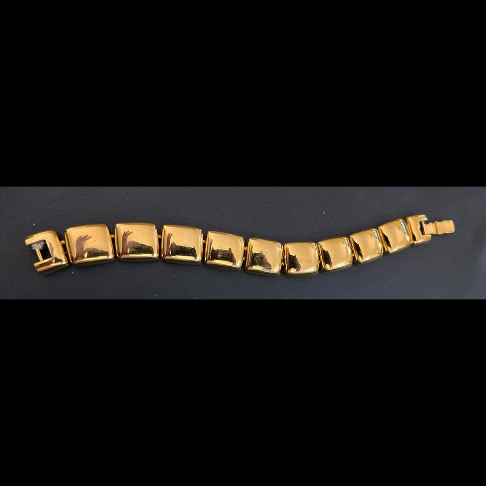 Vintage Goldtone Liz Claiborne bracelet.